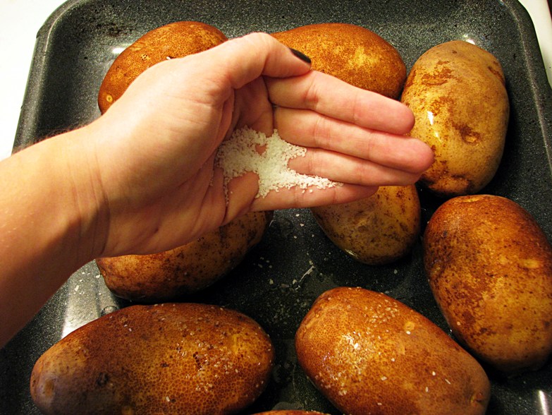 How to Cook Baked Potatoes for Large Groups